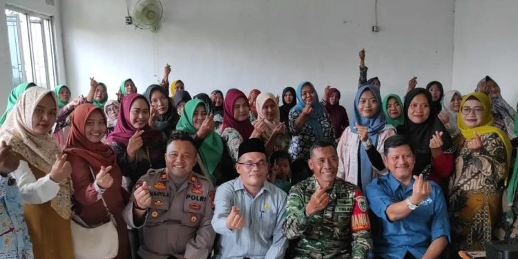 Kapolsek Tirtajaya, Danramil Batujaya Karawang Bersinergi Dalam Program Jum’at Curhat