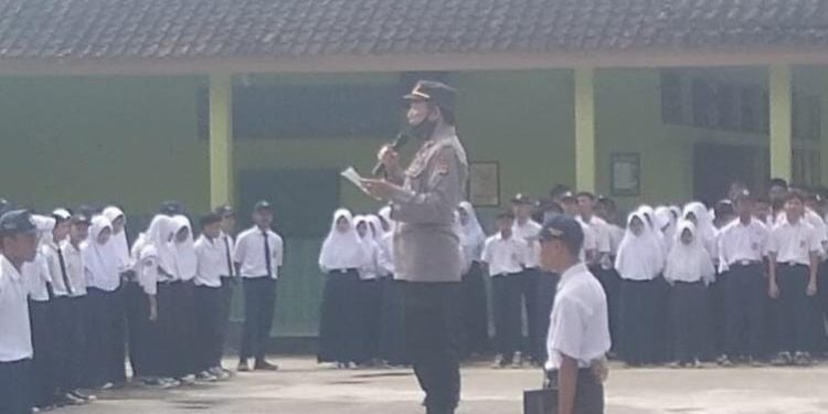 Giat Binluh Kapolsek Taraju Kepada Siswa SMPN 1 Taraju Tasikmalaya