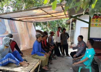 Jum’at Curhat, Kapolsek Tirtajaya Karawang Bersama Warga Ngawangkong Kamtibmas