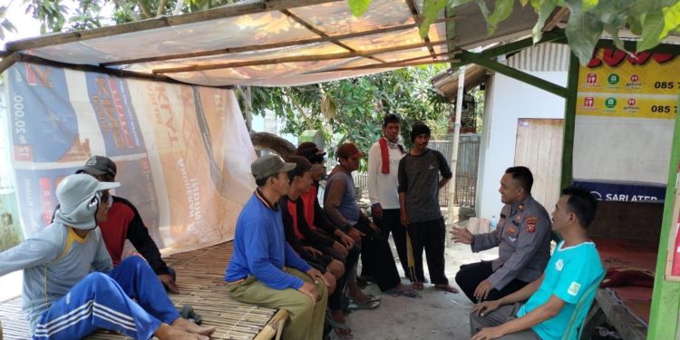 Jum’at Curhat, Kapolsek Tirtajaya Karawang Bersama Warga Ngawangkong Kamtibmas