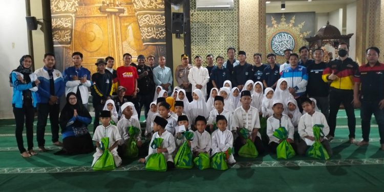 Aliansi Karawang Kondusif Berbagi Takjil & Santunan Anak Yatim