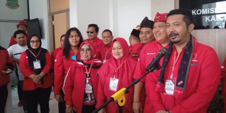 PDI-P Karawang Daftarkan 50 Bacaleg Ke KPU, 10 Kursi Menjadi Targetnya