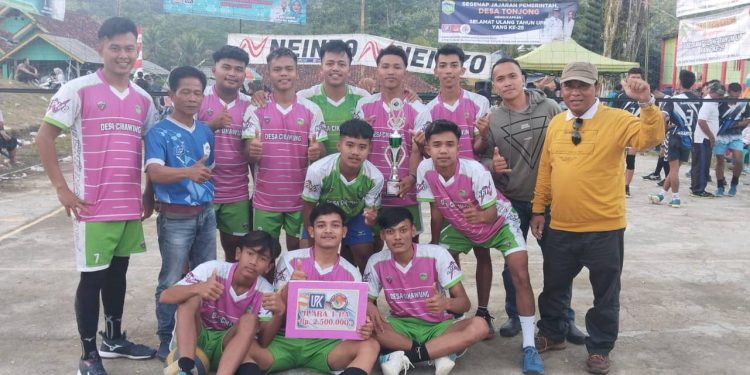 Tim Volly Ball Putra Desa Cikawung Pancatengah Tasikmalaya Sabet Juara I UPK Cup 2023