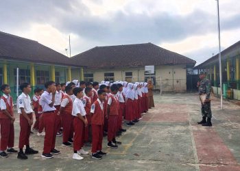 Kepala SDN 2 Gobras Apresiasi Babinsa Tamanjaya Berikan Wawasan Kebangsaan Bagi Peserta Didiknya