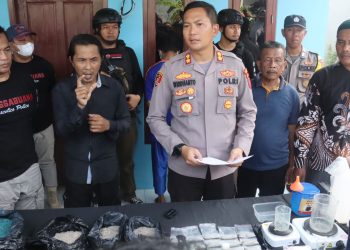 Bersama Polisi RW, Polres Karawang Ungkap Tempat Produksi Tembakau Sintetis