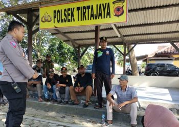 Kapolsek Tirtajaya Kembali Gelar Jumat Curhat Bersama Aparatur Desa Srijaya