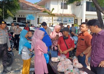 Turut Stabilkan Harga, Polres Karawang Gelar Operasi Pasar Murah