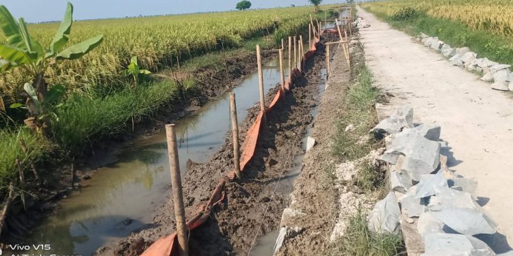 Warga Kecewa Proyek Penurapan Jalan Poros Di Desa Sumur Gede Diduga Kurangi Volume Juga Dikerjakan Tidak Sesuai Spek