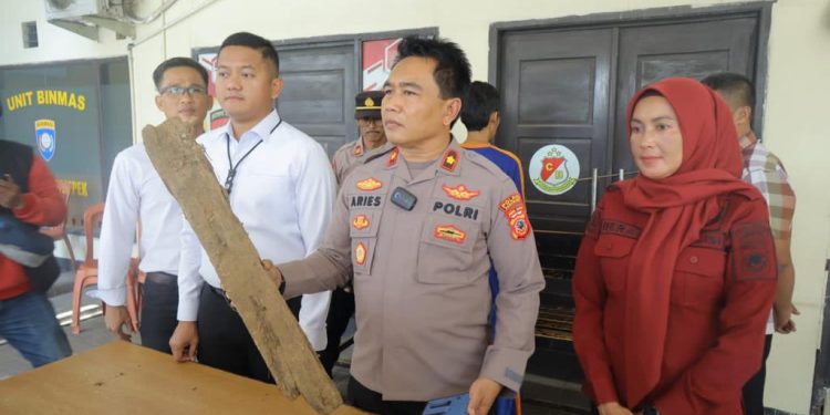 Polsek Cikampek Bekuk Penganiaya Kuli Proyek Sipon Desa Dawuan