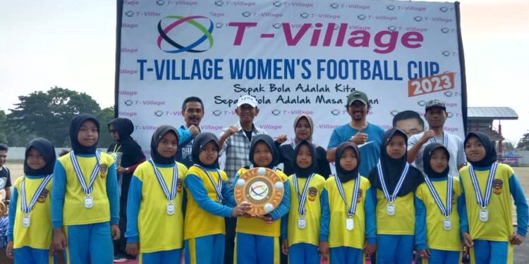 Tim SDN 1 Manangga Sabet Juara II T-Vilage Women Football 2023