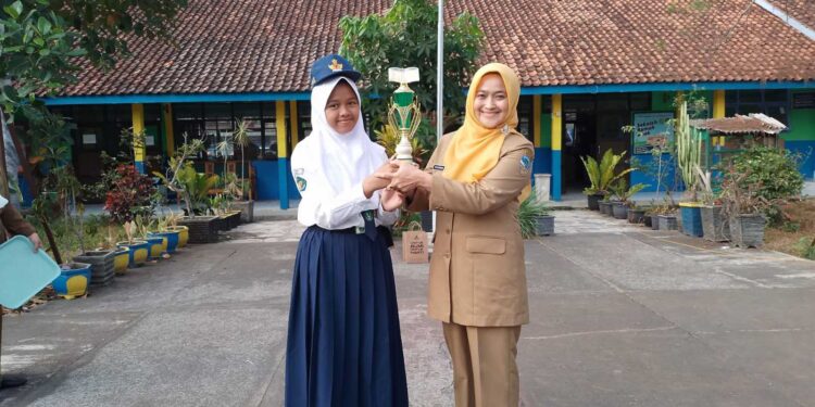Nisa Siswi SMPN 16 Tasikmalaya Sabet Juara III MTQ MUSI SMP/MTs Tingkat Priatim 2023