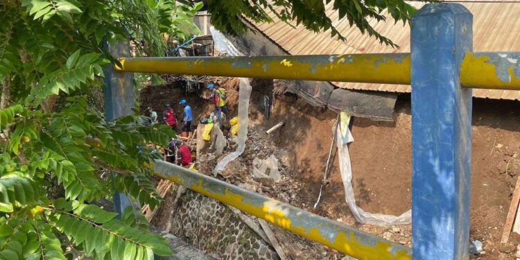 Kirmir Kali Cimapokolan Padasuka Kota Bandung Rebah Tiga Orang Terluka, 1 Orang Meninggal Dunia