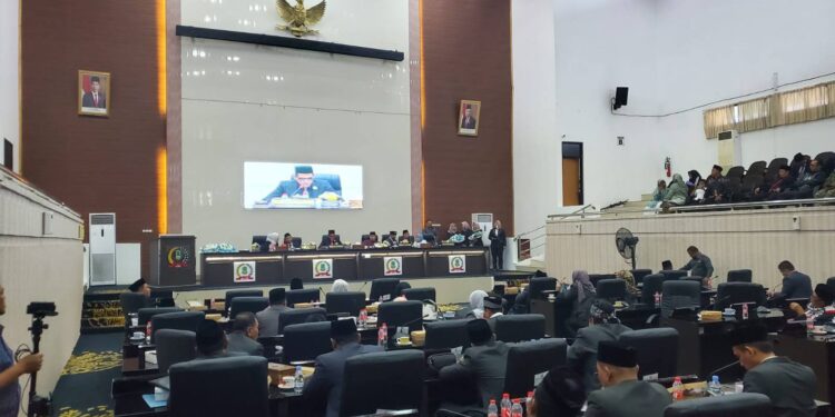 Melalui Paripurna DPRD, Aep Syaepuloh Didaulat Selaku Plt Bupati Karawang