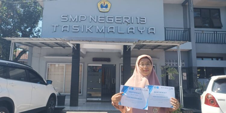 Dra. Hj. Lilis Rachmawati, Guru SMPN 13 Tasikmalaya Peraih Penghargaan UNICEF 2024