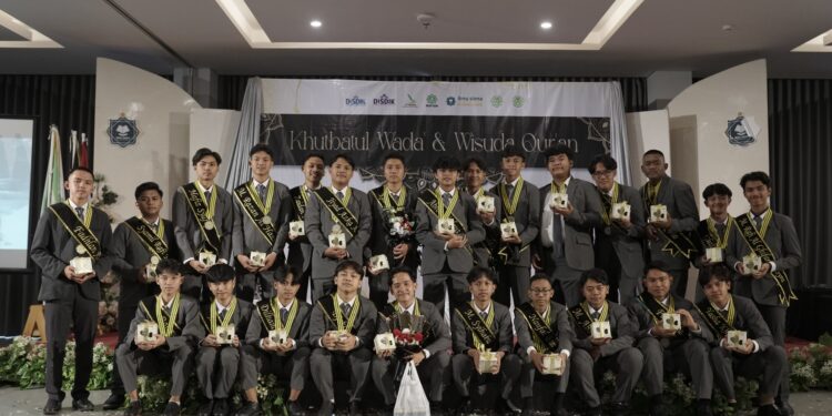 SMA Ibnu Siena Cikoneng Lepas Alumni Angkatan 16