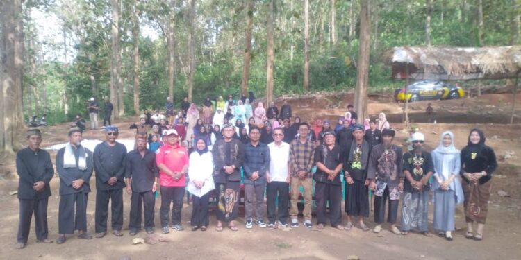Bersama Masyarakat Adat Pulo Majeti, KPU Kota Banjar Sosialisasikan Tahapan Pilkada Serentak Tahun 2024
