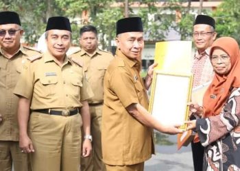 Pada Apel Senin Pagi, Pjs Bupati Tasikmalaya Lepas Para Purna Tugas ASN