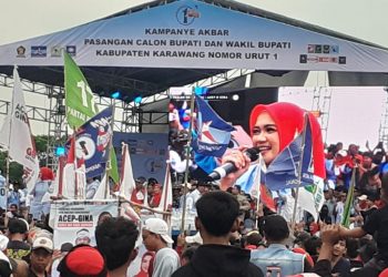 Kampanye Akbar Paslon Acep-Gina Membludak, Pastikan Pro Rakyat Karawang