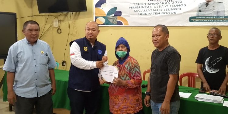 Pemdes Cileungsi Bogor Salurkan BLT-DD Tahap Akhir Tahun 2024