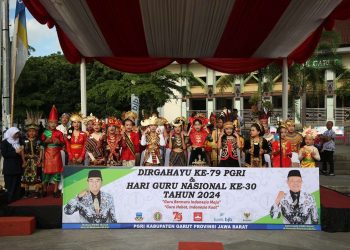 Pj. Bupati Garut Pimpin Upacara Peringatan Hari Guru Nasional 2024