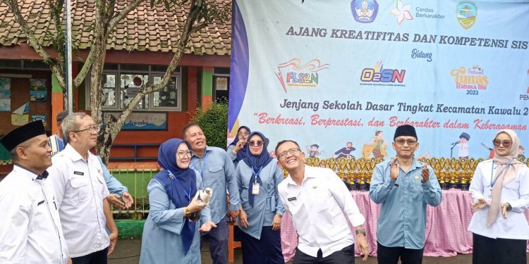 Melalui Apel Pagi, Kadisdik Buka Resmi Ajang Kreatifitas dan Kompetensi Siswa SD Kecamatan Kawalu Tahun 2025
