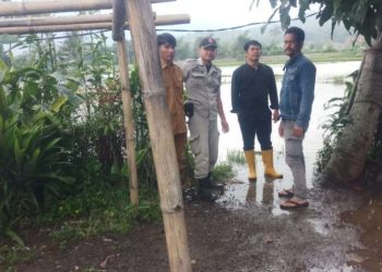Akibat Banjir Warga Banyuresmi Garut Sementara Mengungsi