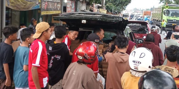 Menggapai Berkah Ramadhan 1446 Hijriyah, PGRI Kecamatan Indihiang Berbagi Makan Buka Puasa