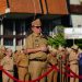 Dalam Apel Gabungan Senin, Bupati Garut Serahkan Bantuan Rutilahu