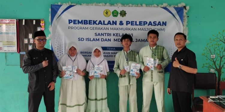 Spesial Akhir Tahun, SD Islam & MDTA Al Jamal Gelar Pembekalan & Pelepasan Program Gerakan Makmurkan Mesjid Bagi Siswa Kelas 6