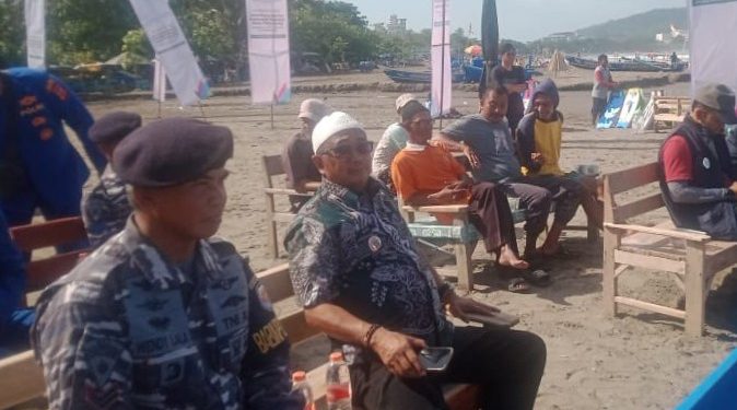 Kades Pananjung Apresiasi Lounching Program TJSL Electrifying Marine di Pantai Barat Pangandaran