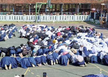 328 Siswa SMPN 13 Kota Tasikmalaya Bersujud Syukur Atas Kelulusannya