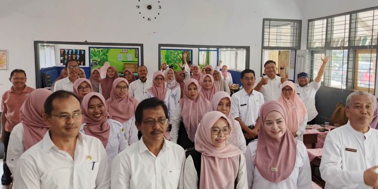FKKS Purbaratu Hantarkan Elsa Kristina Ke Tempat Tugas Barunya, SDN 1 Pengadilan Kecamatan Tawang