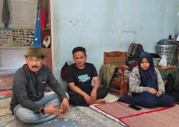 Dedi Herdiawan, dari Fraksi PKB DPRD Kab. Tasikmalaya Takziah Kepada Keluarga Nazril, Korban Tanah Longsor Taraju