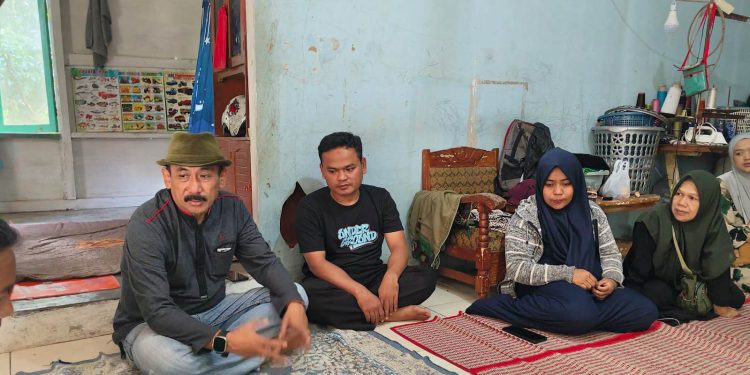 Dedi Herdiawan, dari Fraksi PKB DPRD Kab. Tasikmalaya Takziah Kepada Keluarga Nazril, Korban Tanah Longsor Taraju