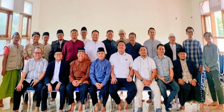 H. Shalahudin Al-Ayyubi Didapuk Bupati Menjadi Ketua DKM Al-Jihad Karawang