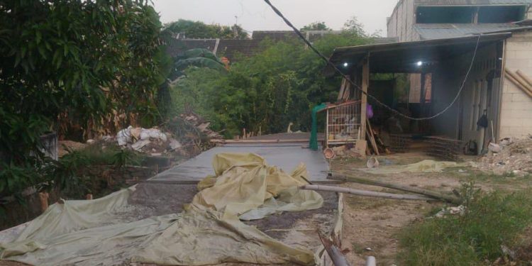 Warga Margasari Protes, Proyek APBD Karawang Diduga Kuat Direalisasikan Pada Peningkatan Jalan Pribadi