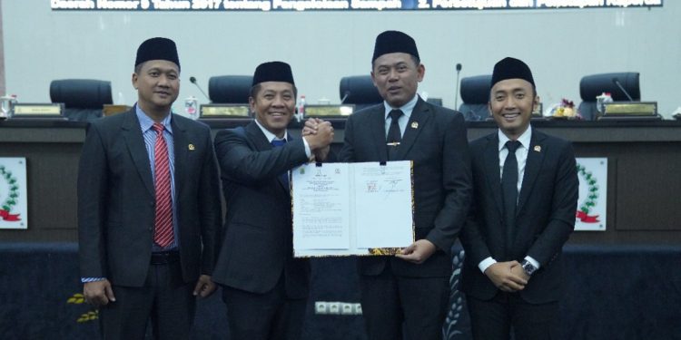 Paripurna DPRD Katawang Bahas Raperda APBD-T 2025 & Rapenda Perubahan Soal Sampah