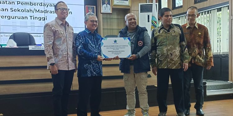 Kalista Kota Baru Mendapat Bantuan 1000 Judul Buku Berikut 1 Unit Rak Buku Dari Perpusnas RI