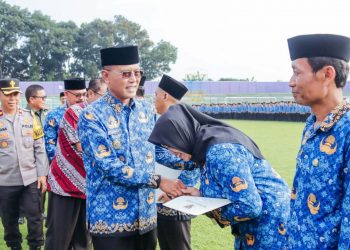 Bupati Ciamis Serahkan SK PPPK Paruh Waktu 2025