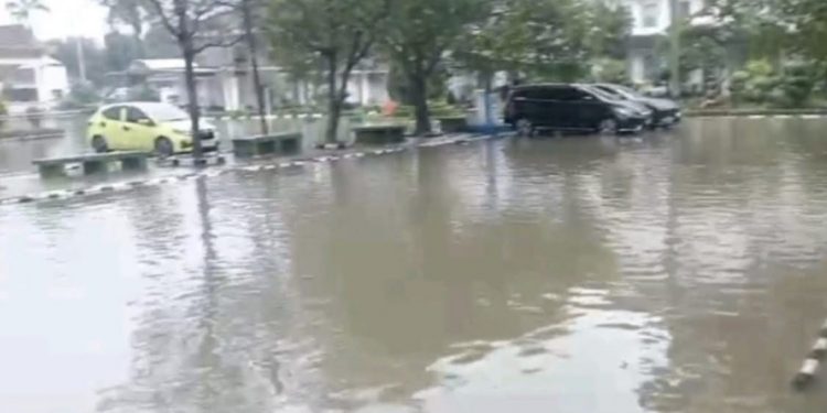 Ketua AKPERSI Karawang, Soroti Banjir Dikawasan Plaza Pemda Kabupaten Karawang
