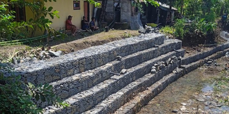 BBWS Citanduy Realisasikan TPT Sungai di Pangandaran, Warga Kawarsaan Apresiasi Dalam Pemasangan Bronjong
