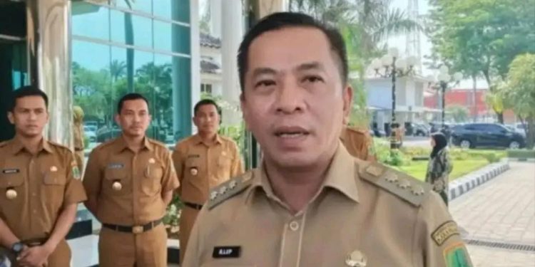 Bupati Karawang: “Guru Jangan Takut Ungkap Kecurangan Distribusi MBG”