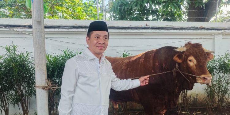 Pemkab Karawang Sembelih Hewan Qurban Sapi Berbobot 1,2 Ton