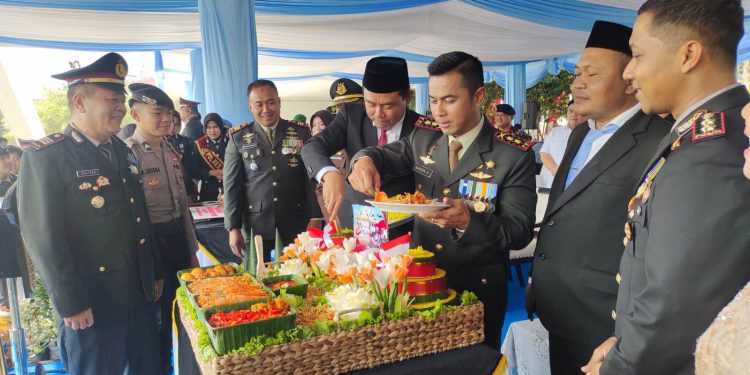 Polres Karawang Khidmat Gelar Upacara Peringatan Hari Bhayangkara Ke-80