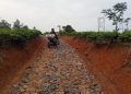 Program Kegiatan Pengerasan Jalan Poros Desa Cikuya Antara Dusun Datarnangka – Dusun Pancatengah TA.2025 Diduga Mangkrak