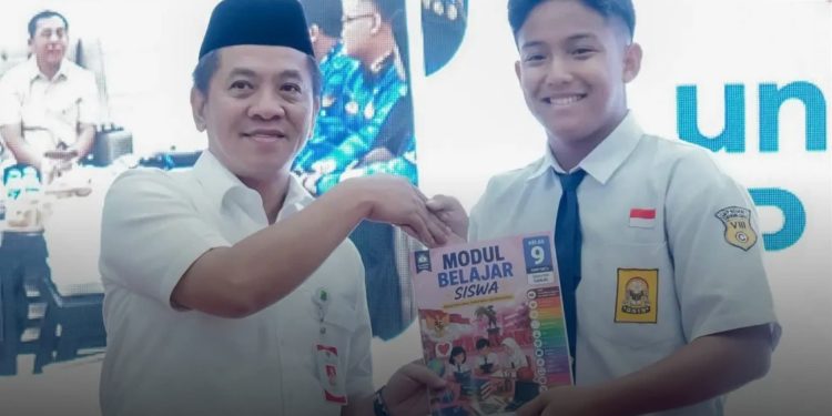 Bupati Karawang Luncurkan LKS Geratis