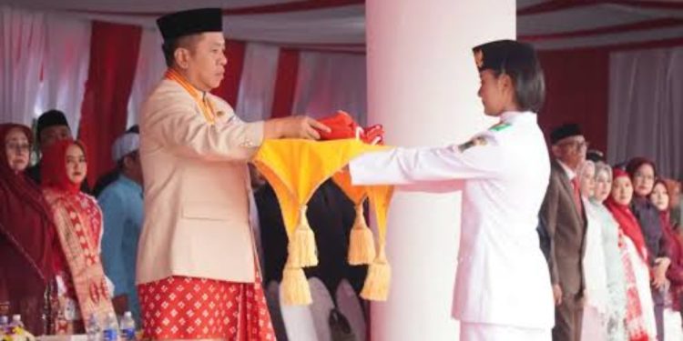 Bupati Karawang Pimpin Upacara Detik-detik Proklamasi HUT RI Ke-81 Tingkat Kabupaten Karawang