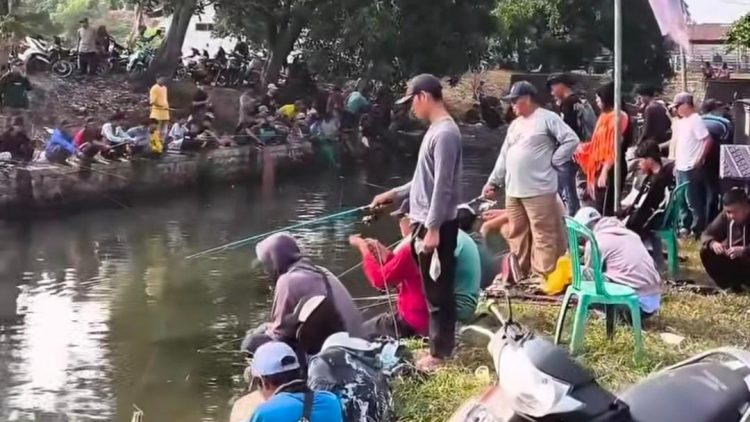 Mancing Geratis Di Irigasi Lemahabang Meriahkan Hari Jadi Karawang Ke-393