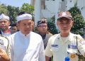 KDM Birat Saat Diminta Tanda Tangan Oleh Demonstran Karawang