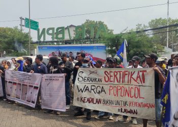 Tak Sabar Dalam Penantian Terbitnya SHM PTSL, Ratusan Warga Poponcol Kepung Kantor BPN Karawang